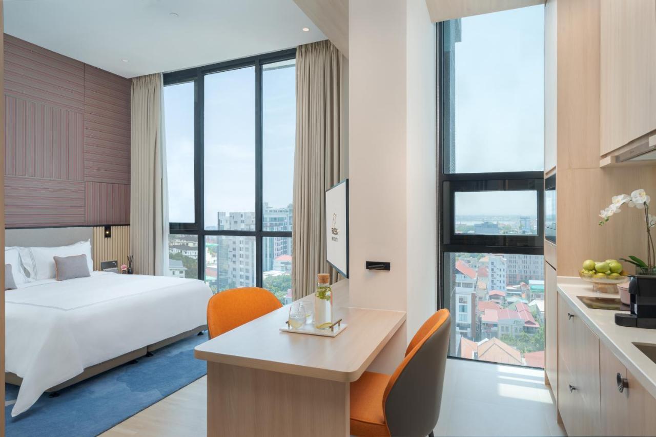 One Eleven Hotel Phnom Penh Exterior foto